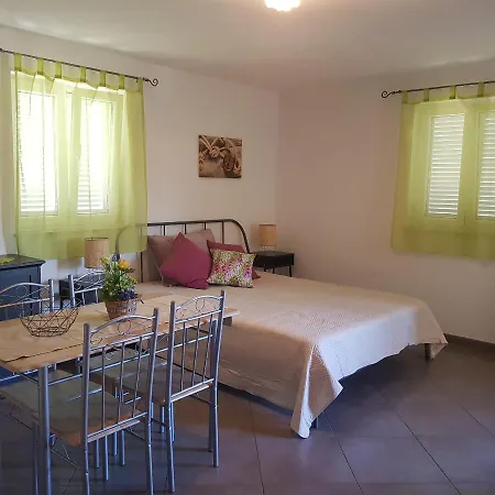 Apartamento Afrodita Sutivan